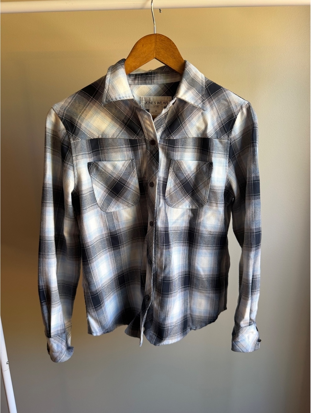 Jones Wear vintage plaid long sleeve button up shirt